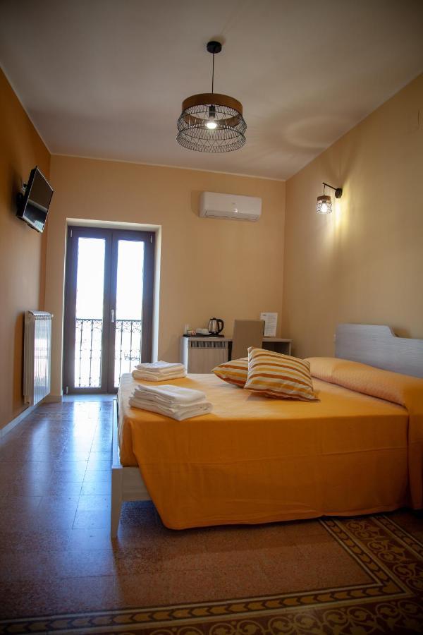 Al Centro Casa Vacanze Mistretta ภายนอก รูปภาพ